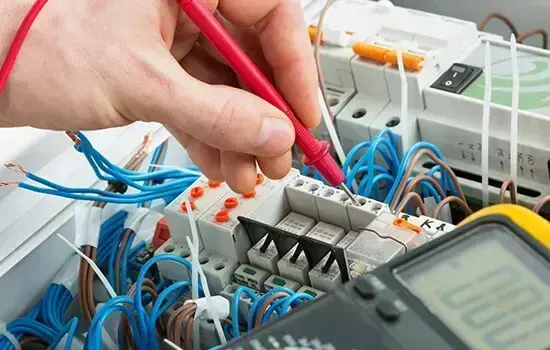 Professional electrician in Welling